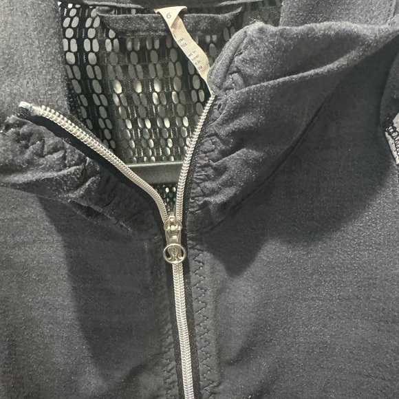 3/$20 Women’s Lululemon Dark grey Zip-Up light Jacket - Picture 9 of 9